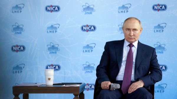 Путин призвал ученых работать в боевом режиме